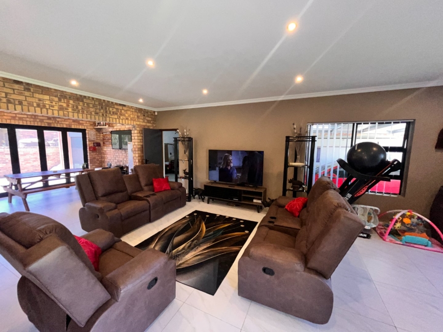 3 Bedroom Property for Sale in Wavecrest Eastern Cape